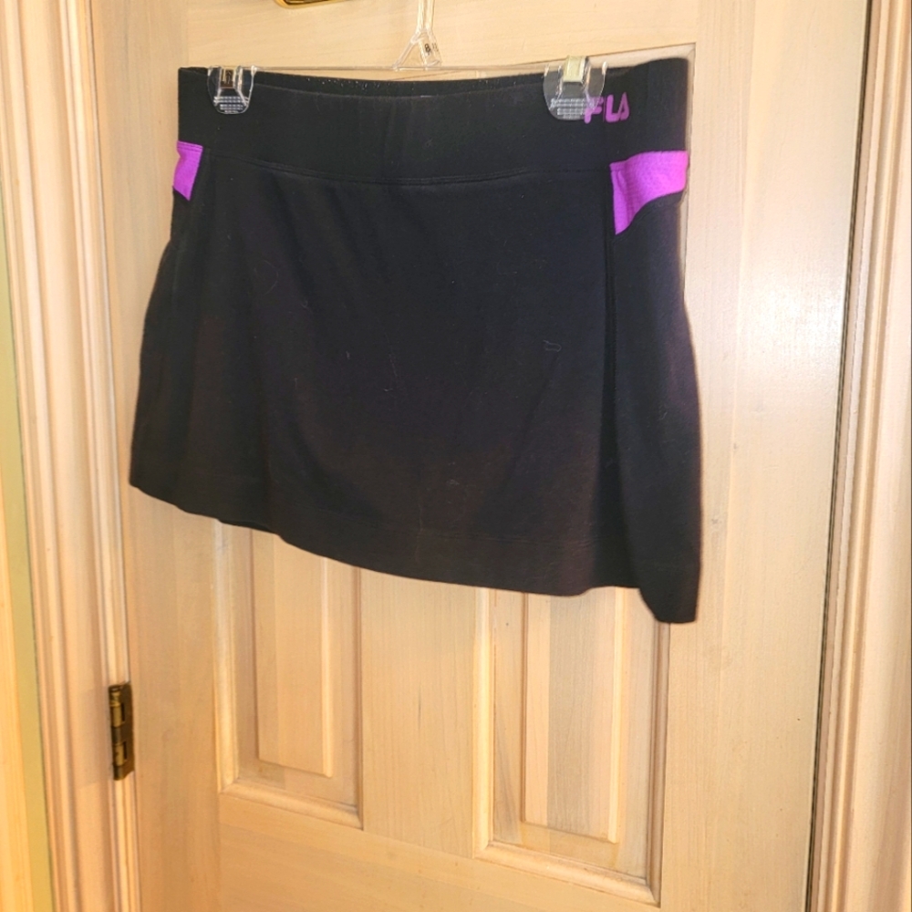 Misses sz M Fila Black Tennis Athletic Skirt with back pocket and under shorts